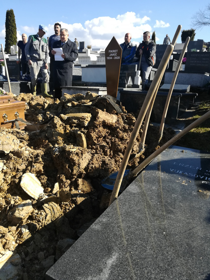 Obavljena sahrana penzionisanog generala Fikreta Jakića