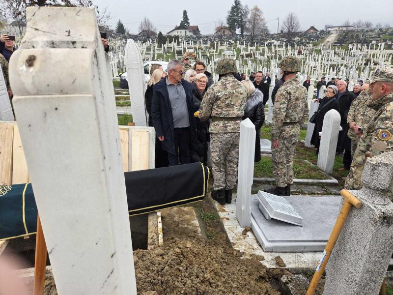 Dženaza i ukop preminulog generala Muharema Fetahagića2